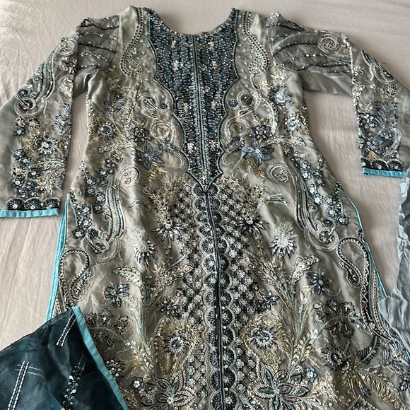 Fancy Pakistani 3pc Suit Shalwar kameez - Picture 2 of 11